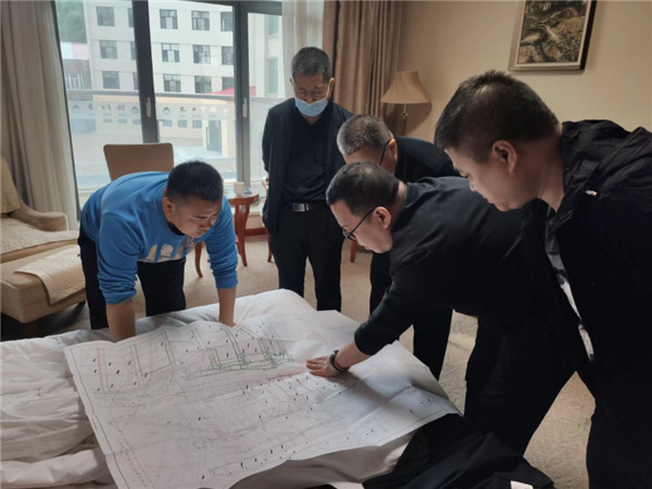 山東科技大學(xué)實(shí)用礦山壓力研究中心主任石永奎教授、郝建博士應邀赴龍煤雙鴨山礦業(yè)集團進(jìn)行技術(shù)交流